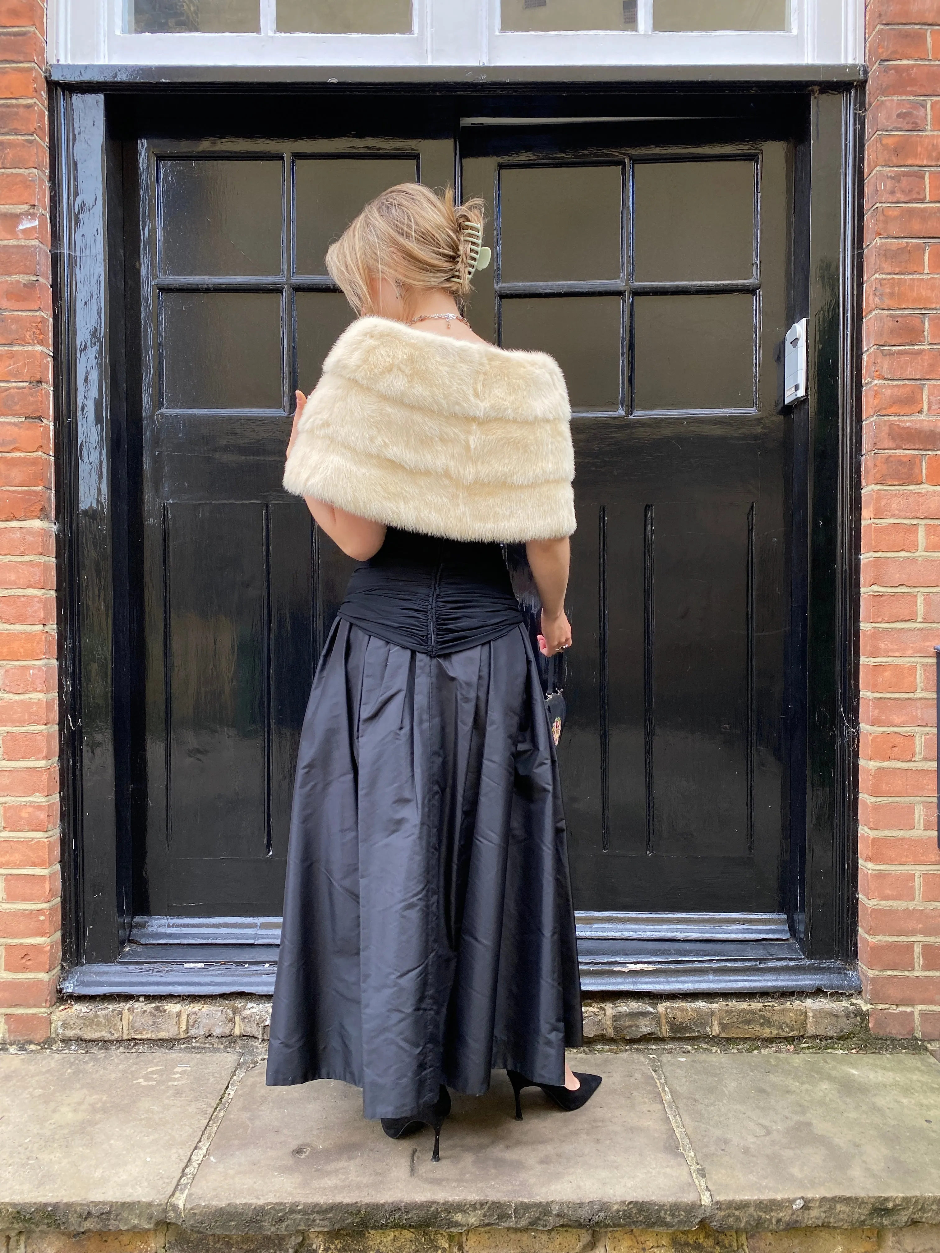 ARCHIVE - 1950s Emba Jasmine Natural White Mink Shawl