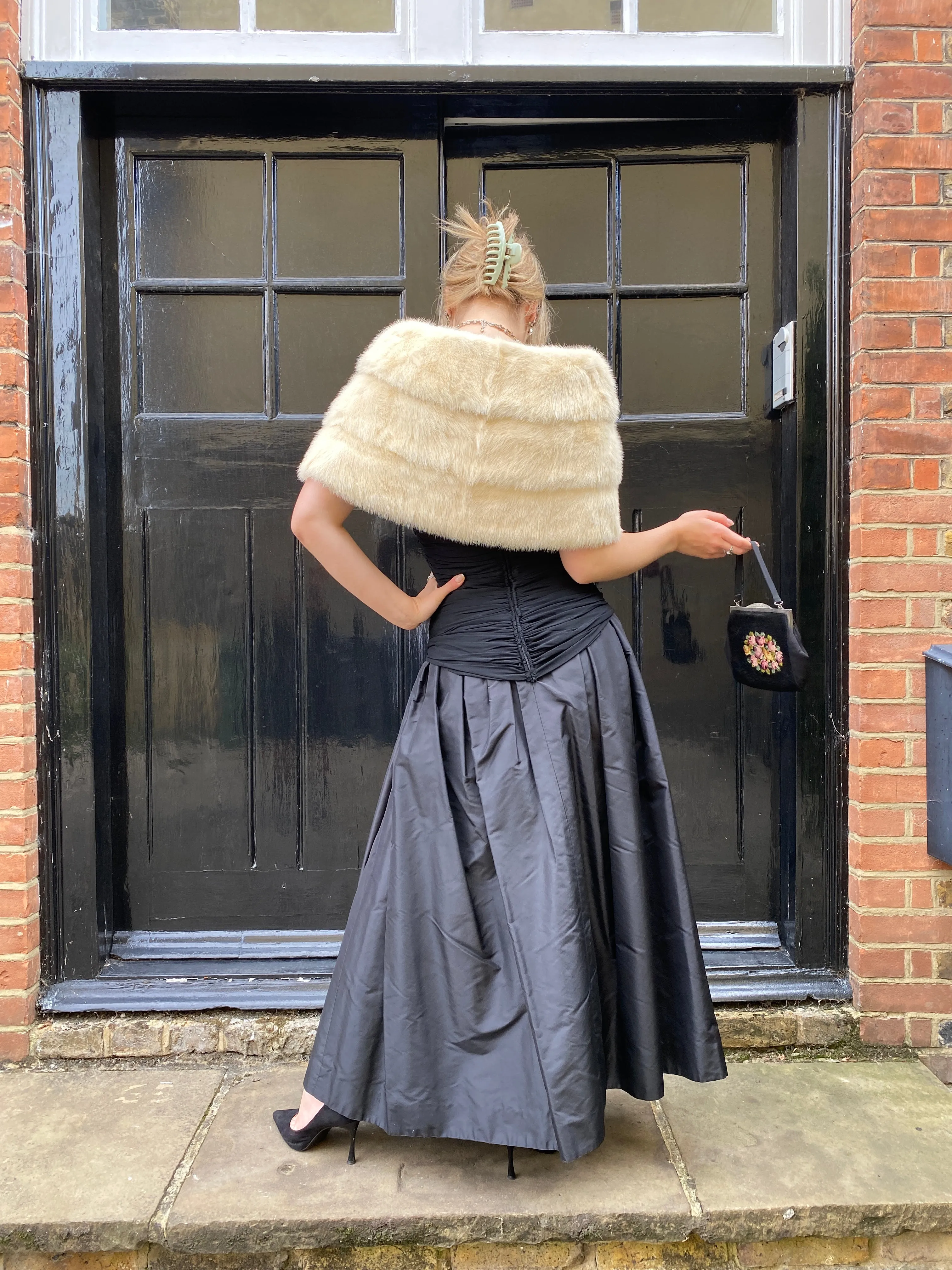 ARCHIVE - 1950s Emba Jasmine Natural White Mink Shawl