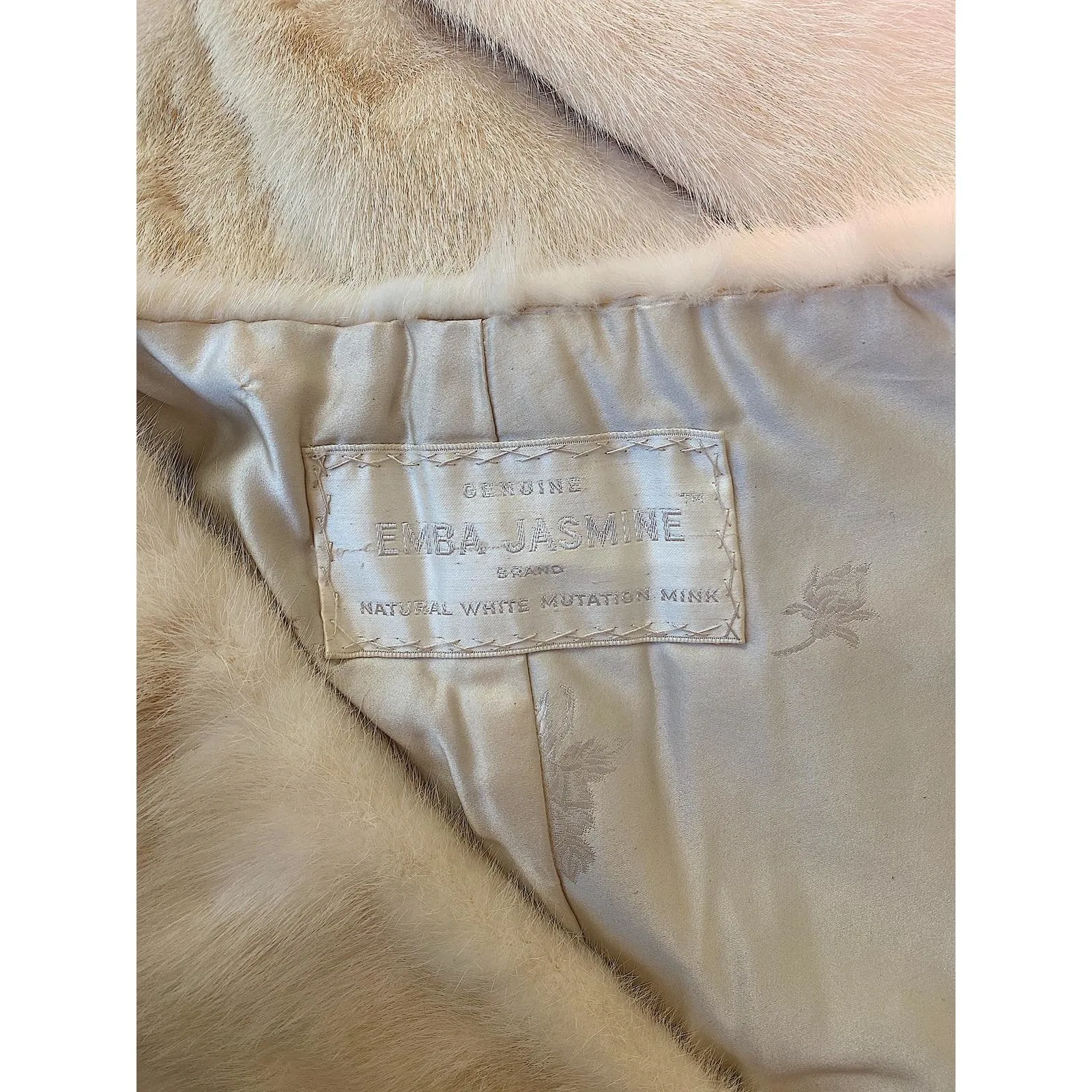 ARCHIVE - 1950s Emba Jasmine Natural White Mink Shawl
